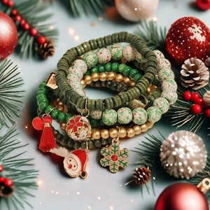 Set de 6 bracelets de Noël multicouches avec pendentifs Père Noël et flocons de neige