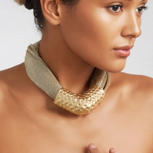 Gold Alloy Mesh Chain Necklace With V-Shaped Hammered Metal Tube Statement Collar Choker For Women Fashion Jewelry