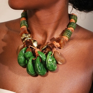 Bohemian braided rope necklace with green malachite water drop pendants and gold metal rings