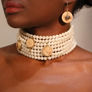 Mehrlagige Choker Halskette Und Ohrringe Künstliche Perlen Mit Rundem Holzmaserungs Design Für Damen