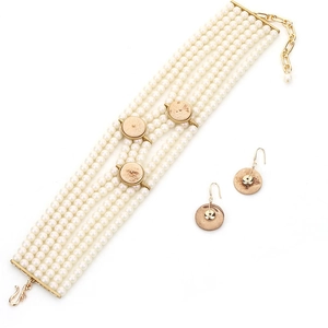 Elegantes mehrlagiges Perlen-Choker-Halsband und passendes Ohrring-Set mit Holz-Akzenten