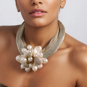 Collier Plastron Élégant En Maille D'Alliage Doré Tissée Pendentif Fleur En Künstliche Perles D'Imitation Bijou De Luxe Mode Pour Femme