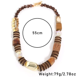 Collana di perle in legno stile etnico con accenti metallici dorati e chiusura a T, 55cm