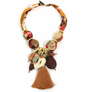 Collier bohème imprimé léopard avec pendentif coeur et longue pampille en soie