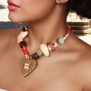 Collier Bohème Fait Main Avec Perles Colorées Et Pendentif Cœur En Alliage Texture Brossée Bijoux Acrylique Bois Verre Pour Femmes