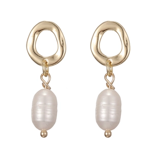 Minimalist geometric baroque pearl drop earrings with elegant polished gold hardware