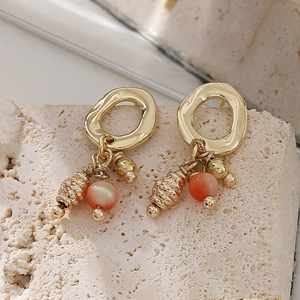 Boucles d'oreilles luxueuses en œil de chat avec anneaux dorés et perles pêche