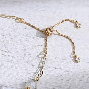 Baroque pearl bracelet with adjustable gold snake chain and crystal heart pendant
