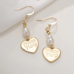 Eleganti orecchini a cuore placcati oro 14K con perle e scritte artistiche