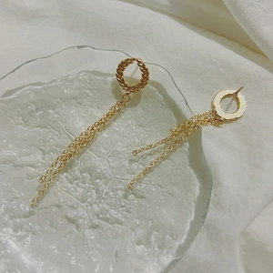 Boucles d'oreilles plaquées or 14K avec pompons en chaîne de blé et longues franges chic