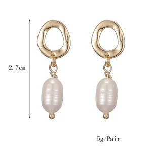 Minimalist S925 silver baroque pearl drop earrings with 2.7cm golden irregular hoop design