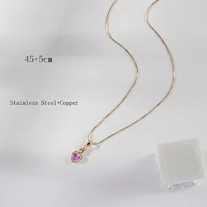 Collier maille serpent en acier doré avec pendentif cœur en pierre œil de chat rose