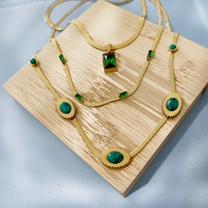 Collier Maille Serpent Avec Zircon Vert Turquoise Acier Inoxydable Plaqué Or 18K Bijoux De Luxe Vintage Pour Femmes