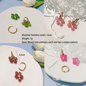Boucles d'oreilles fleurs en acier inoxydable aux couleurs acidulées et résine
