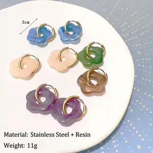 Ensemble de boucles d'oreilles fleurs en résine colorée avec anneaux en acier