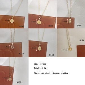 Collection de colliers en acier inoxydable doré avec divers pendentifs étoiles et fleurs