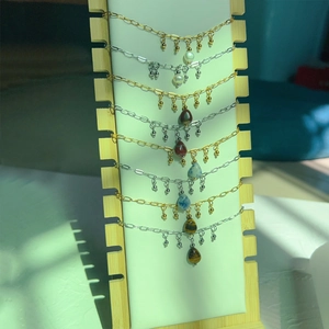 Bracelets vintage français avec pierre naturelle en goutte d'eau, perles et acier doré 18K