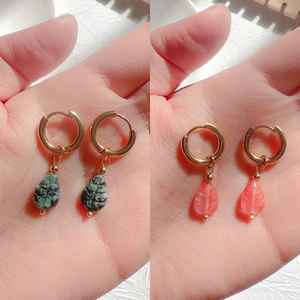 Boucles d'oreilles créoles en acier doré 18K avec pendentifs feuilles en pierre naturelle