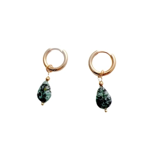 Boucles d'oreilles créoles en acier doré 18K avec feuilles en pierre naturelle
