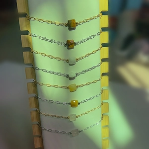 Bracelets trombones minimalistes avec pierres naturelles carrées en plusieurs couleurs