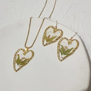 Edelstahl Herz Halskette Und Ohrringe 18K Vergoldete Schlangenkette Harz Getrocknete Blumen Goldfolie Süßer Waldstil
