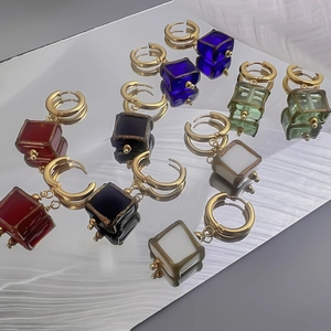 Boucles d'oreilles vintage français en acier doré 18K avec pendentifs carrés colorés