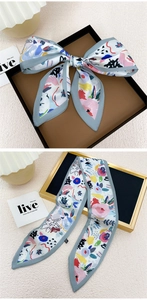 Vue détaillée d'un foulard en soie Twilly à motifs abstraits sur un coffret cadeau