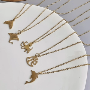 Colliers série océan en acier inoxydable plaqué or 18 carats avec pendentifs dauphin