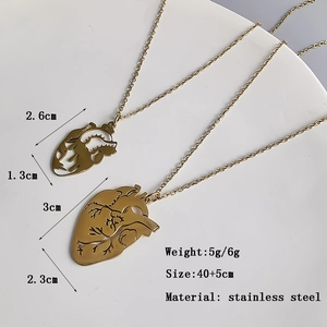 Colliers pendentifs coeur anatomique en or et acier inoxydable, deux tailles disponibles