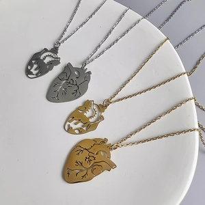 Ensemble de colliers avec pendentif cœur anatomique en acier inoxydable doré et argenté