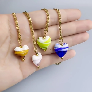 Colliers pendentifs coeur en acier inoxydable doré 18K avec verre coloré rayé