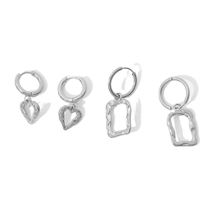 Boucles d'oreilles cœur et cadre argentés avec texture de lave irrégulière pour femme