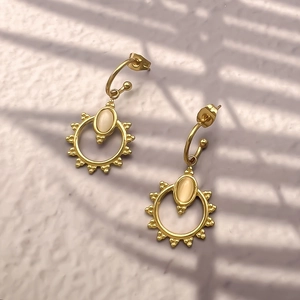 Retro 18K gold C-shaped earrings with cat eye stone in a sunburst gear design