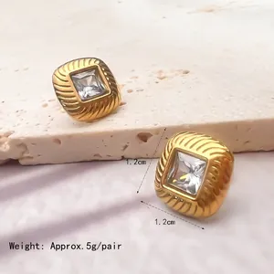 Boucles d'oreilles carrées dorées avec zircon, taille 1,2 cm et poids de 5 g la paire