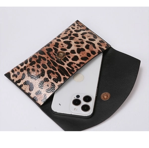 Leopard print clutch bag with magnetic clasp for smartphone, PU leather detail