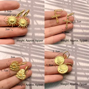 Französische 18K Gold beschichtete Edelstahl Creolen mit Sonne und Herz Anhängern