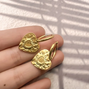 Französische Retro-Creolen aus 18K vergoldetem Edelstahl mit Sonnenherz-Anhänger