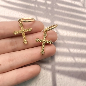 Vintage Creolen aus 18K vergoldetem Edelstahl mit dekorativen Sonnen-Kreuz-Anhängern