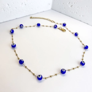 Collier mauvais oeil plaqué or 18 carats avec perles en verre bleu sur chaîne