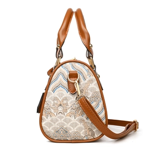 Large capacity vintage embroidered handbag with oriental patterns and leather straps