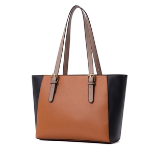 Bolso tote tricolor en cuero Saffiano burdeos y negro con hebillas doradas ajustables