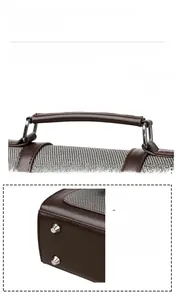 Dettaglio del manico in pelle marrone e dei piedini in metallo della borsa stile college