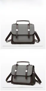 Dettagli di una borsa in tweed grigio con patta in pelle marrone e fibbie argentate
