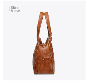 Vista laterale della borsa tote vintage marrone con pelle testurizzata e tasche utili