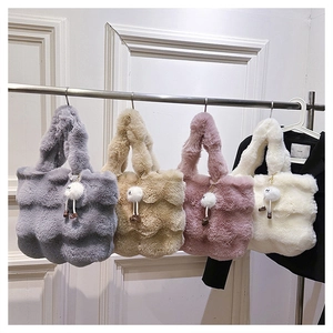 Detailed display of plush bucket bags in four colors with wave texture and fuzzy charms