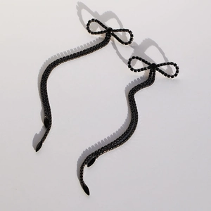 Boucles d'oreilles longues à nœud noir avec cristaux pour un style de mode élégant