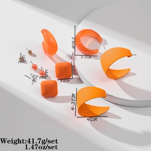 Dimensions détaillées des boucles d'oreilles en acrylique orange avec puces