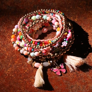 Set di bracciali bohémien fatti a mano con perline colorate, ciondoli a farfalla e nappe