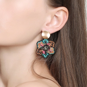 Boucles D'oreilles Pendantes Fleurs Brodées À La Main Perles Alliage Boho Ethnique Bijoux Femmes Tige En Acier Inoxydable