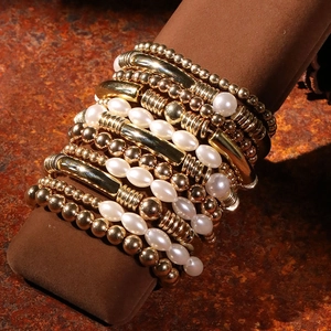 Ensemble de 10 bracelets minimalistes empilables avec perles de culture et billes dorées